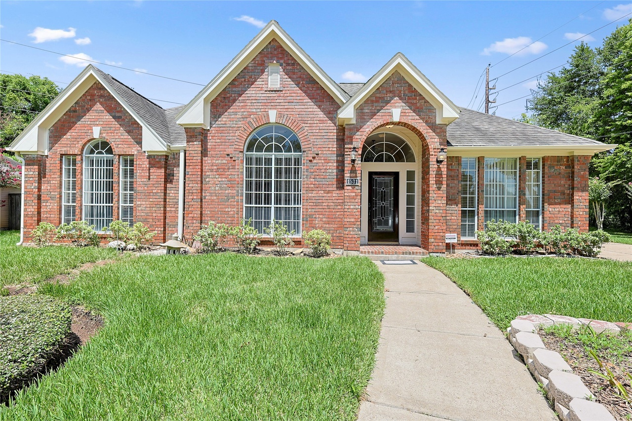 Sugar Land, TX 77479 | 4 beds | 2 baths | $429,900